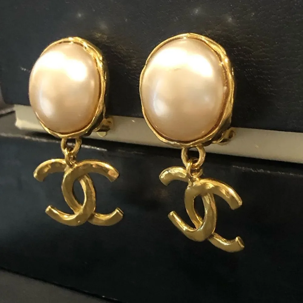 CHANEL COCO Mark Pearl Swing Earrings 95P Engraved w/ Box 24k Gold Plated